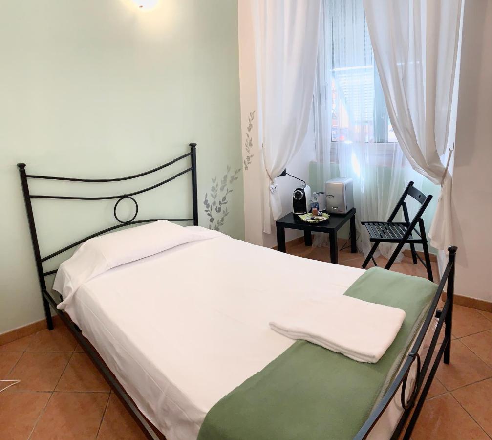 Affittacamere Virginia'S Rooms Cenova Dış mekan fotoğraf