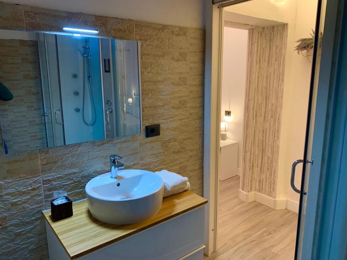 Affittacamere Virginia'S Rooms Cenova Dış mekan fotoğraf